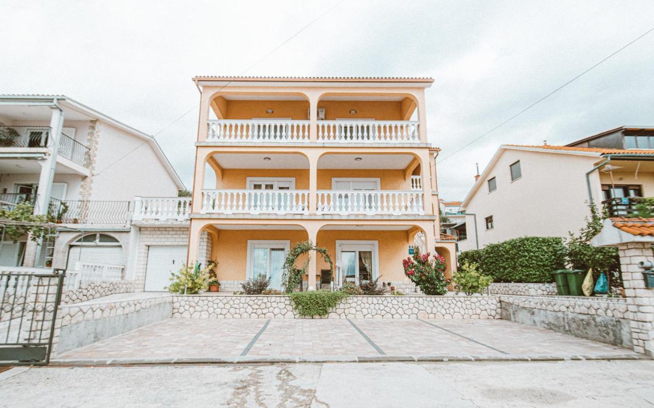 Apartments Vukic Crikvenica Exterior foto
